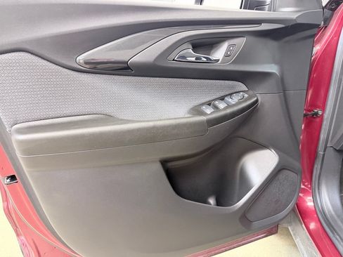 Used 2023 Chevrolet TrailBlazer LT FWD image 8