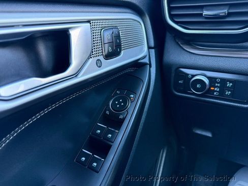 Used 2020 Ford Explorer Limited image 31