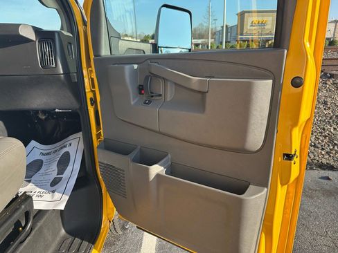 Used 2021 GMC Savana 3500 Extended w/ Power Convenience Package image 18