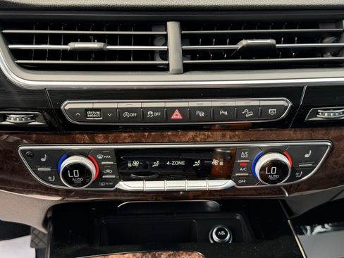 Used 2019 Audi Q7 3.0T Prestige w/ Prestige Package AWD/4WD image 23