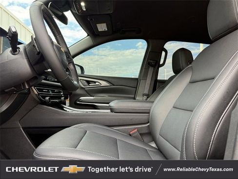Certified 2025 Chevrolet Traverse LT w/ Driver Confidence Package image 30