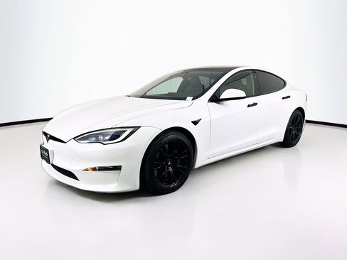 Used 2023 Tesla Model S Standard Range image 3