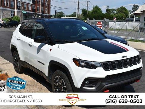 Used 2025 Jeep Compass Trailhawk AWD/4WD image 4