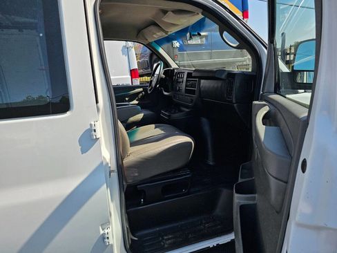 Used 2014 Chevrolet Express 2500 image 12