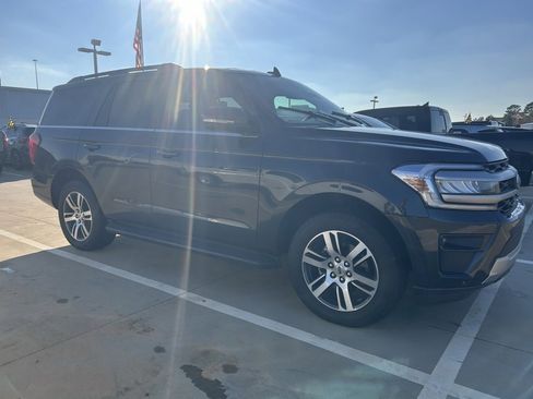 Used 2024 Ford Expedition XLT image 1