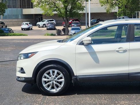 Used 2020 Nissan Rogue Sport SV w/ All-Weather Package AWD/4WD image 2