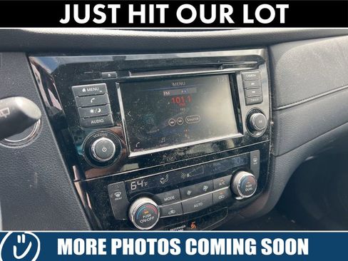 Used 2018 Nissan Rogue SV AWD/4WD image 12
