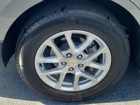Used 2024 Chevrolet Equinox LS w/ LS Convenience Package FWD image 5