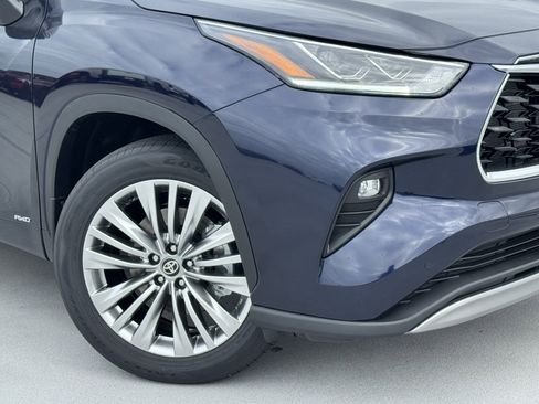 New 2026 Toyota Highlander Platinum AWD/4WD image 11