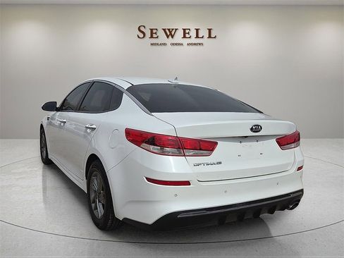 Used 2019 Kia Optima LX image 3