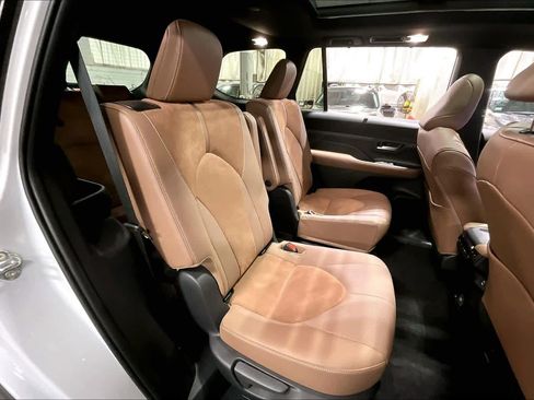 Used 2025 Toyota Grand Highlander AWD Hybrid image 19