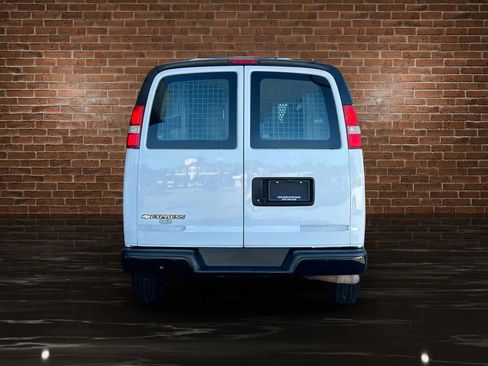 Used 2018 Chevrolet Express 2500 Van 3D w/ Driver Convenience Package image 6