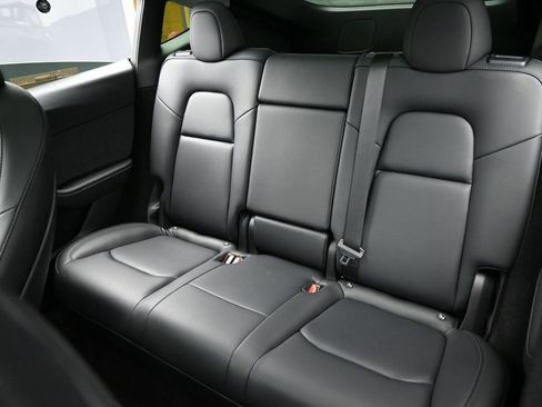 Used 2023 Tesla Model Y Long Range image 21