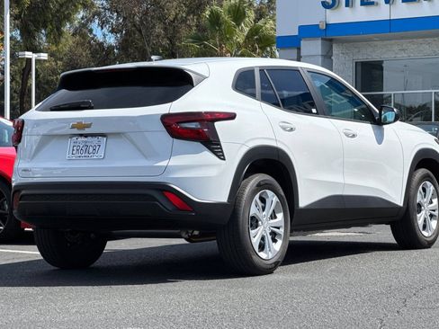 Used 2026 Chevrolet Trax LS FWD image 5