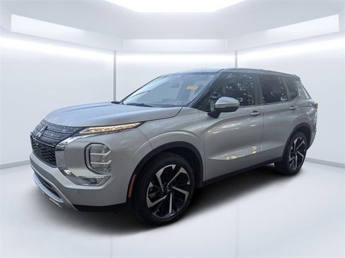 Used 2022 Mitsubishi Outlander SE image 7