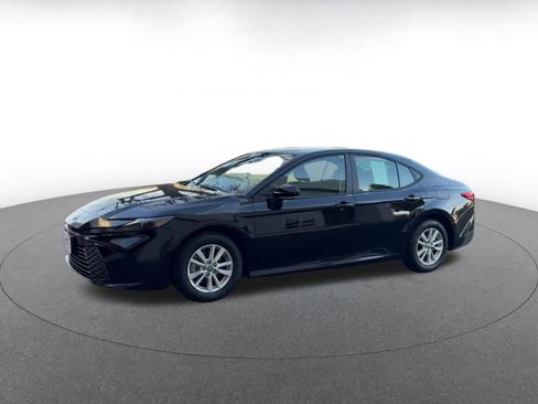 Used 2025 Toyota Camry LE image 8