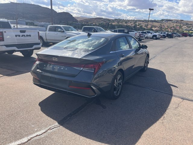 Used 2025 Hyundai Elantra SEL FWD image 2