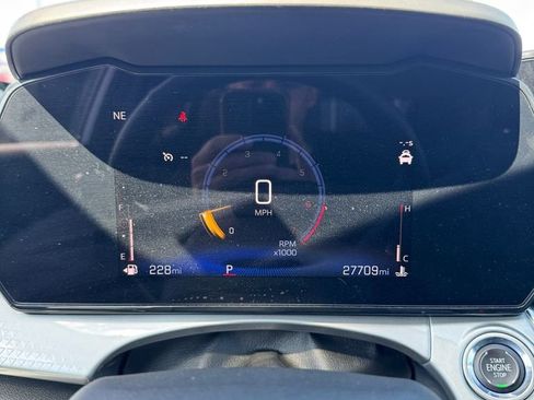 Used 2025 Chevrolet Trax LT w/ LT Convenience Package FWD image 17