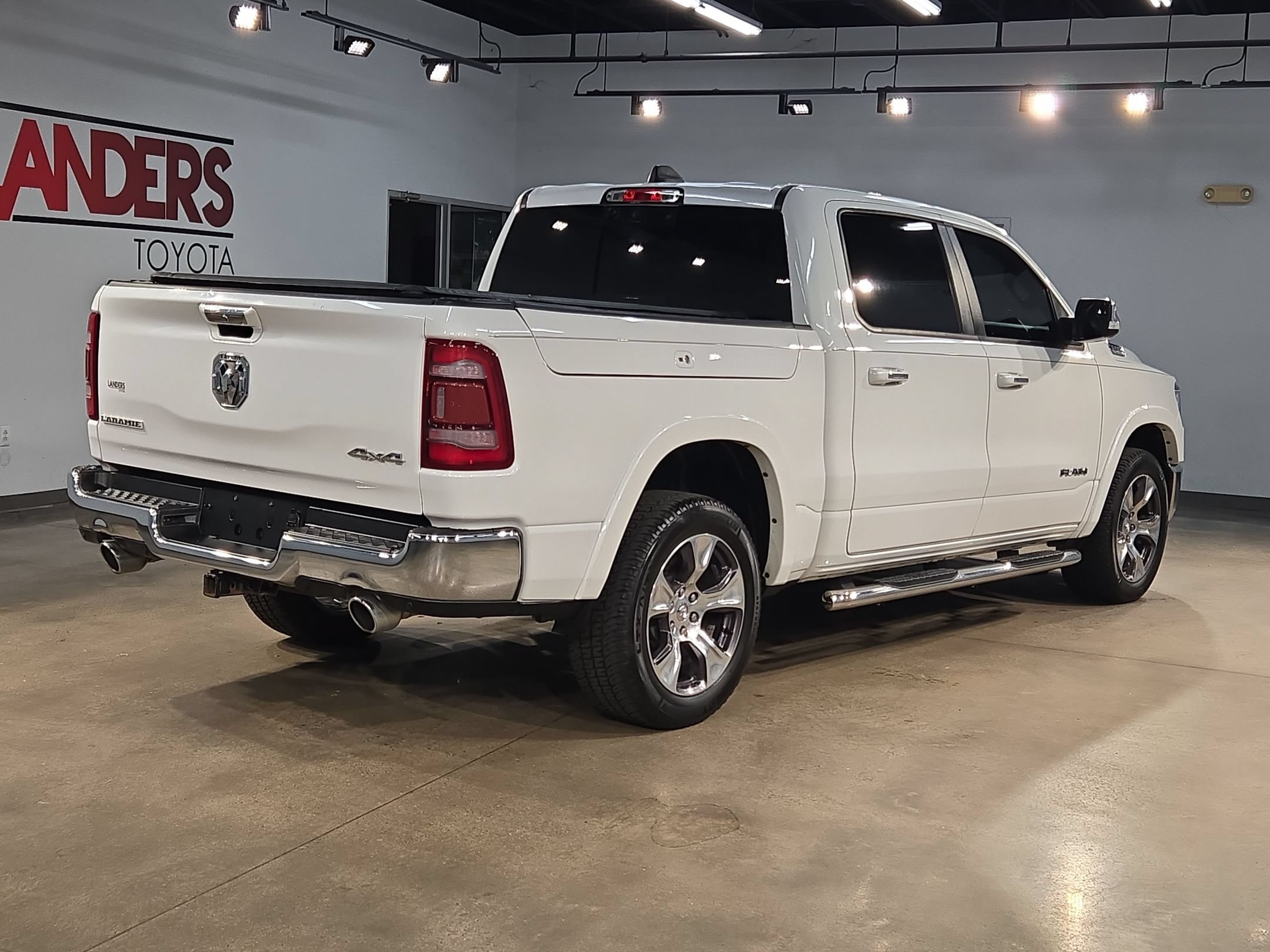 Used 2019 RAM 1500 Laramie AWD/4WD image 7