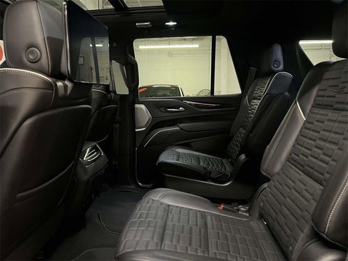 Certified 2021 Cadillac Escalade Premium Luxury Platinum image 9