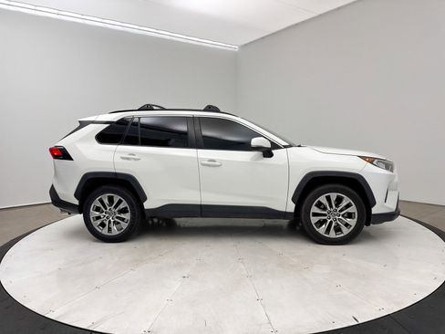 Used 2019 Toyota RAV4 XLE Premium image 37