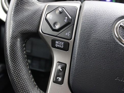 Used 2020 Toyota Tacoma SR5 AWD/4WD image 35