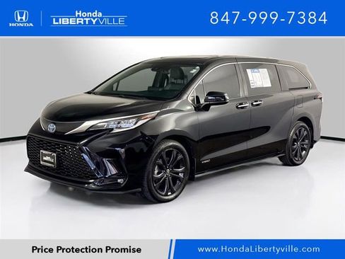 Used 2021 Toyota Sienna XSE image 1