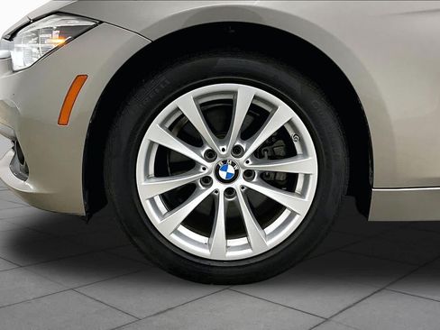 Used 2018 BMW 320i Sedan RWD image 11