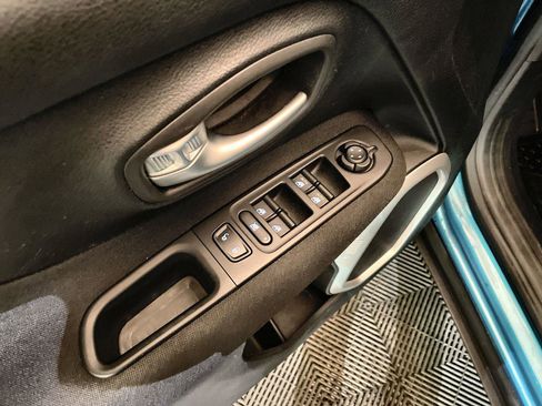 Used 2020 Jeep Renegade Latitude w/ Cold Weather Group image 21