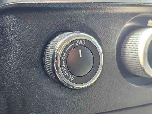Used 2019 Toyota Sequoia SR5 AWD/4WD image 27