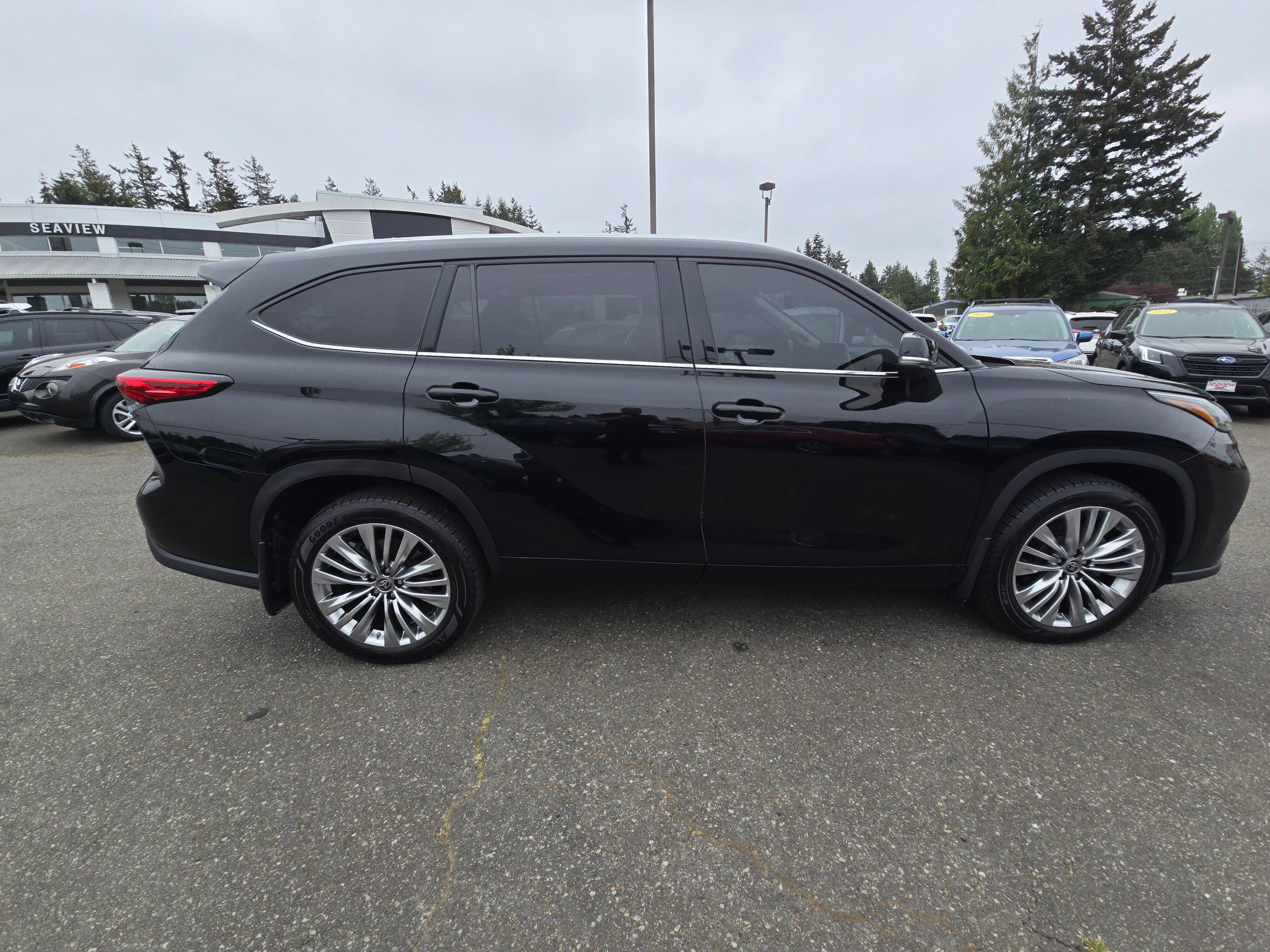 Used 2023 Toyota Highlander Platinum AWD/4WD image 8
