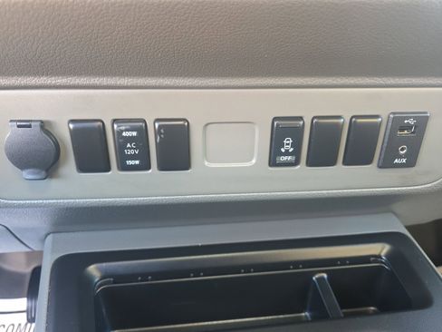 Used 2018 Nissan NV 2500 SL w/ Navigation Package image 20