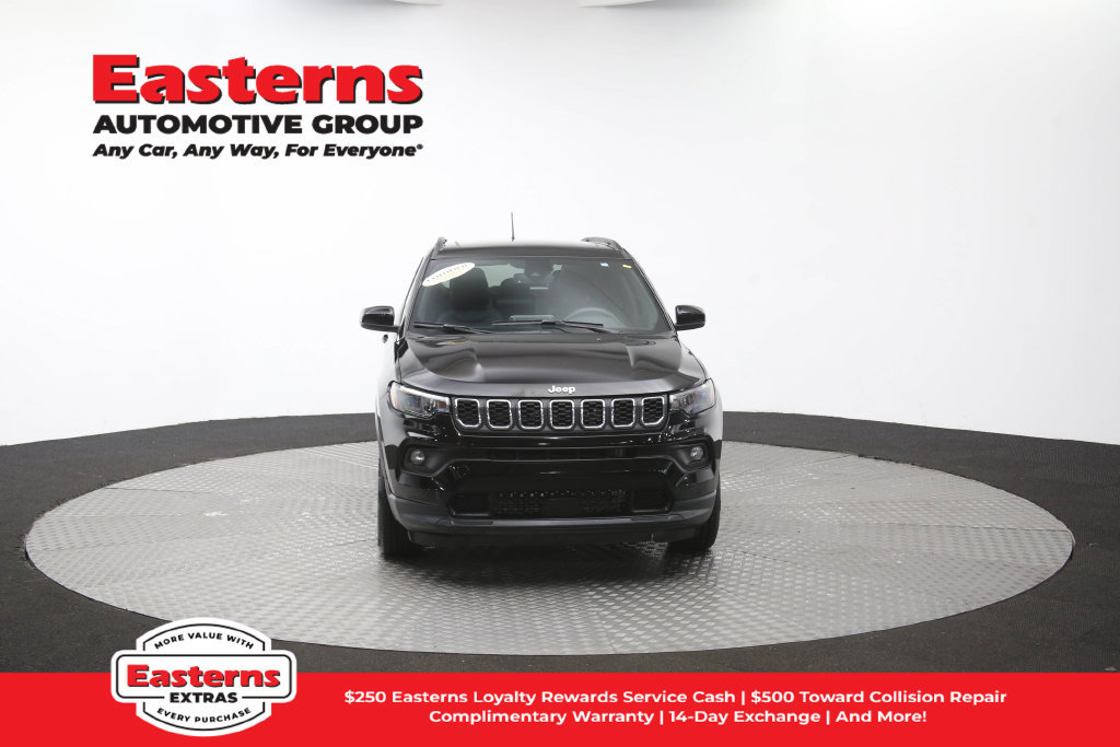 Used 2025 Jeep Compass Latitude w/ Sun & Sound Group AWD/4WD image 56