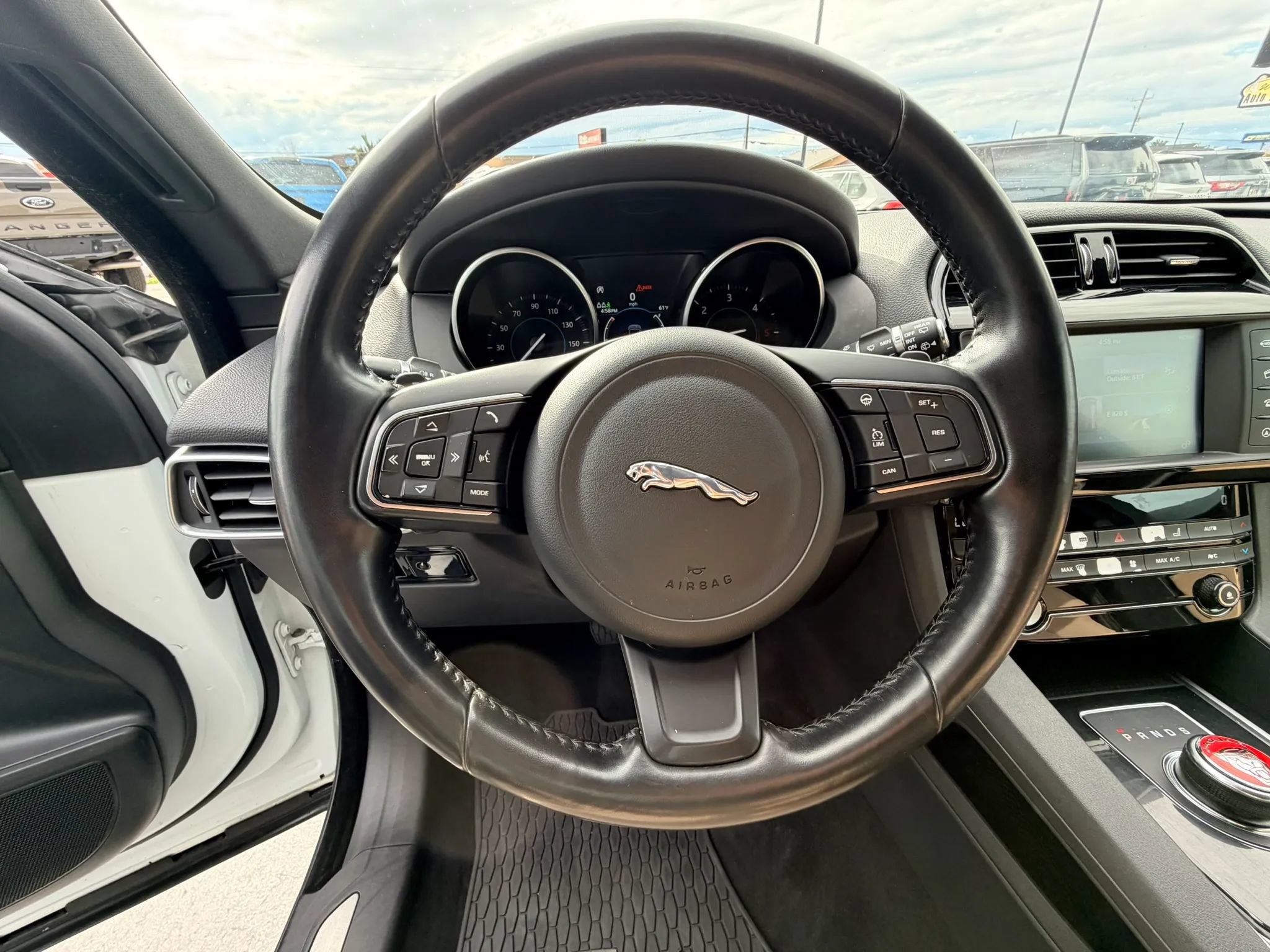 Used 2018 Jaguar F-PACE Premium AWD/4WD image 11