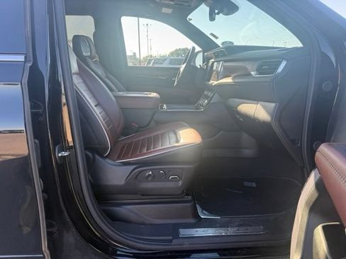 Used 2024 GMC Yukon XL Denali Ultimate AWD/4WD image 14