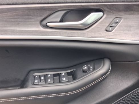 Used 2023 Jeep Grand Cherokee Limited AWD/4WD image 19