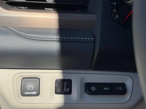 Used 2023 GMC Acadia Denali w/ Denali Technology Package image 29