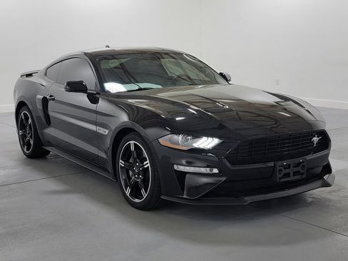 Used 2020 Ford Mustang GT Premium w/ Equipment Group 401A RWD image 2