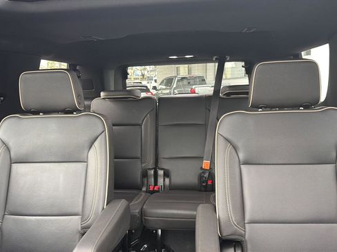 Used 2023 GMC Yukon SLT w/ SLT Premium Package image 22