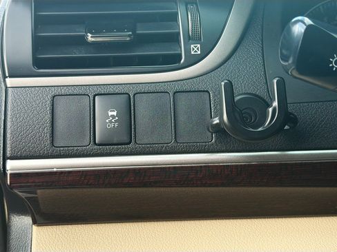 Used 2014 Toyota Camry XLE FWD image 16