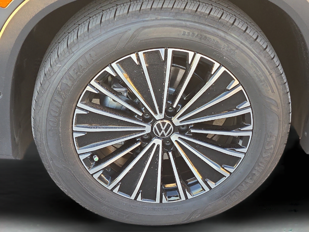 Certified 2026 Volkswagen Tiguan S FWD image 2
