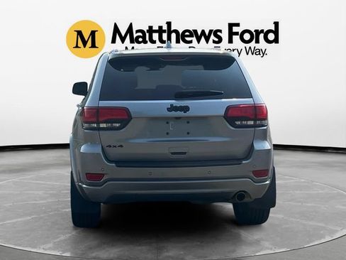 Used 2021 Jeep Grand Cherokee Laredo X AWD/4WD image 4
