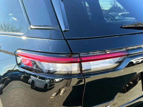 Used 2022 Jeep Grand Cherokee Overland w/ Luxury Tech Group IV image 8