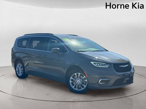 Used 2021 Chrysler Pacifica Touring w/ Cold Weather Group AWD/4WD image 2