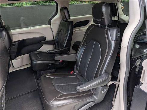 Used 2020 Chrysler Voyager Lxi FWD image 25