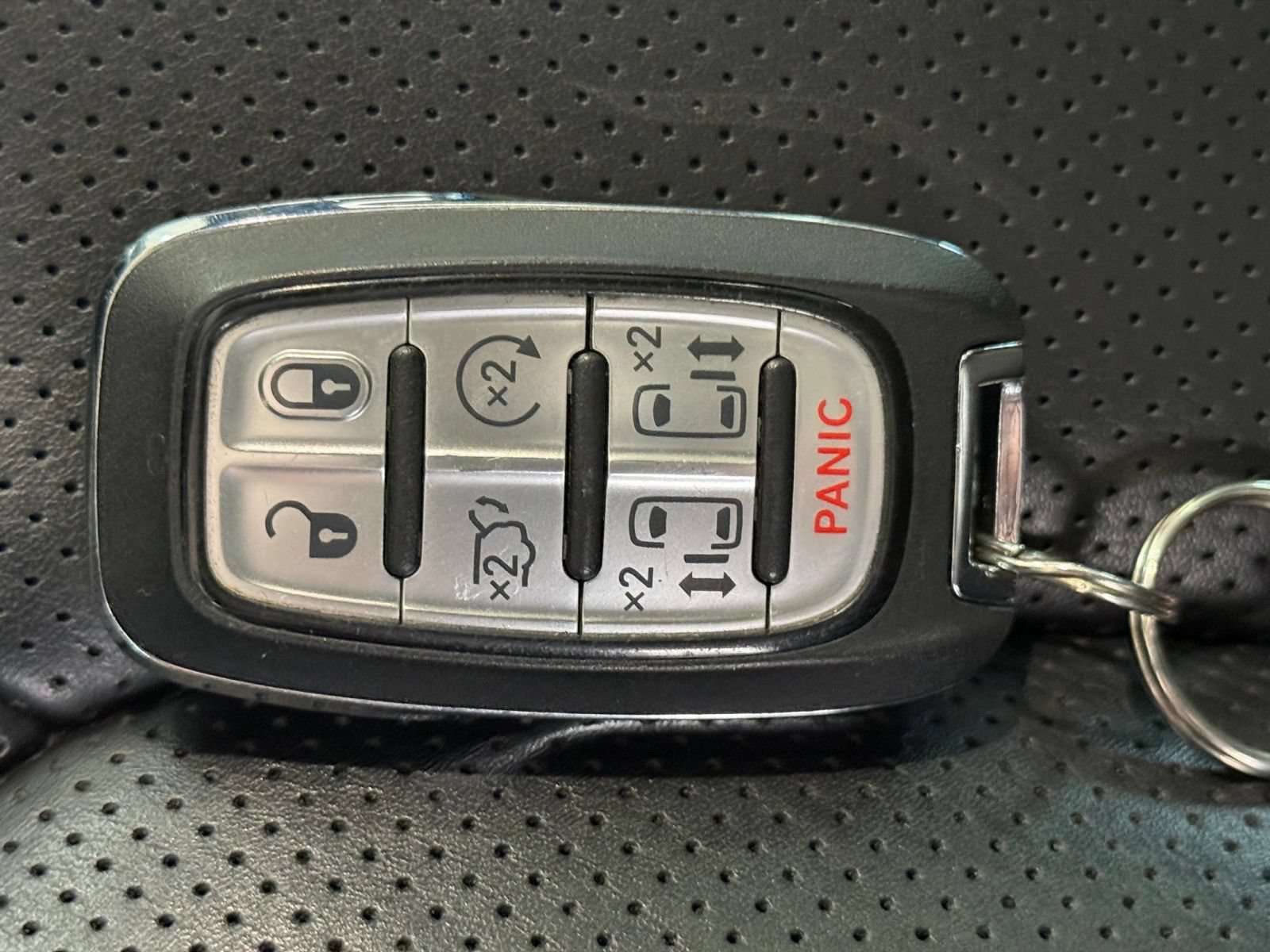 Used 2025 Chrysler Pacifica Limited FWD image 37