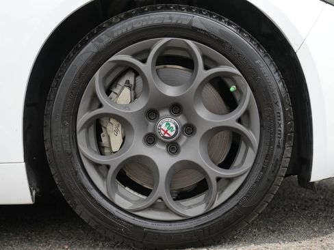 Used 2017 Alfa Romeo Giulia AWD image 10