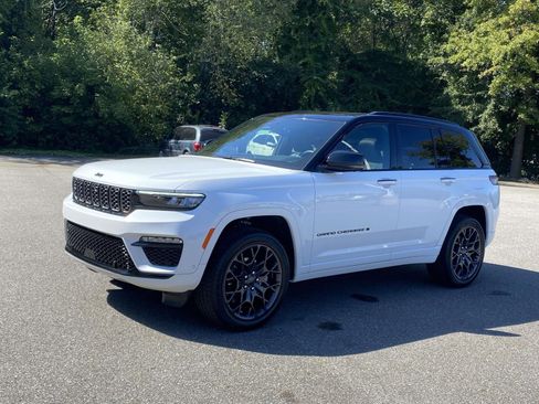 New 2025 Jeep Grand Cherokee Summit image 3