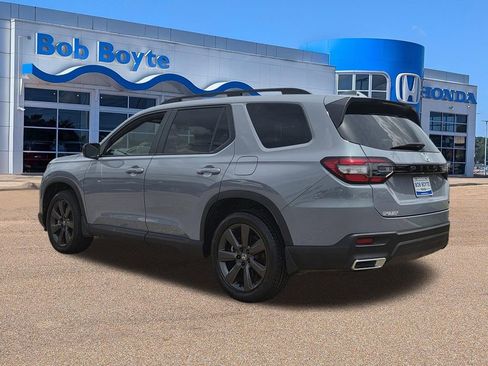 Used 2025 Honda Pilot Sport image 6