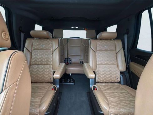 Used 2023 Cadillac Escalade Premium Luxury w/ Performance Package AWD/4WD image 21